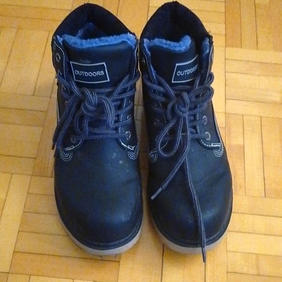 Black women's size 7 winter shoes - Picture 2 of 5